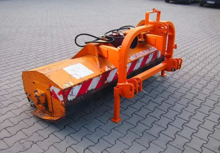 Kosiarka bijakowa 2M 2005 Szerokość robocza 2m - Broyeur à axe horizontal: photos 3 Kosiarka bijakowa 2M 2005 Szerokość robocza 2m - Broyeur à axe horizontal: photos 3