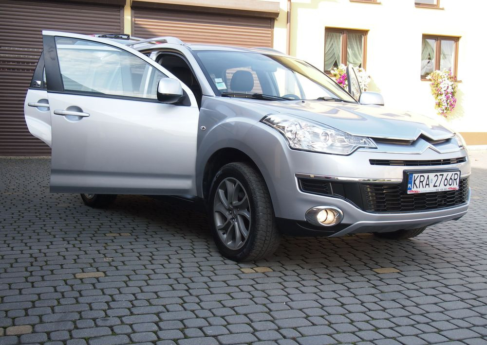 Samochód Citroen C-Crosser 2.2 HDI 2010 Samochód osobowy SUW 4x4 - Voiture: photos 3 Samochód Citroen C-Crosser 2.2 HDI 2010 Samochód osobowy SUW 4x4 - Voiture: photos 3