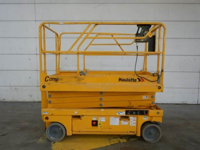 Haulotte Compact 10 - Nacelle ciseaux: photos 1 Haulotte Compact 10 - Nacelle ciseaux: photos 1
