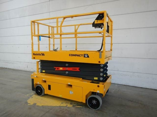 Haulotte Compact 12 AE - Nacelle ciseaux: photos 3 Haulotte Compact 12 AE - Nacelle ciseaux: photos 3