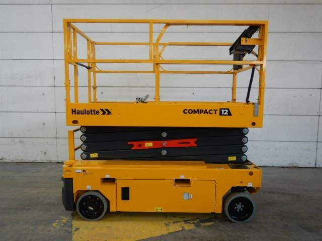 Haulotte Compact 12 AE - Nacelle ciseaux: photos 1 Haulotte Compact 12 AE - Nacelle ciseaux: photos 1
