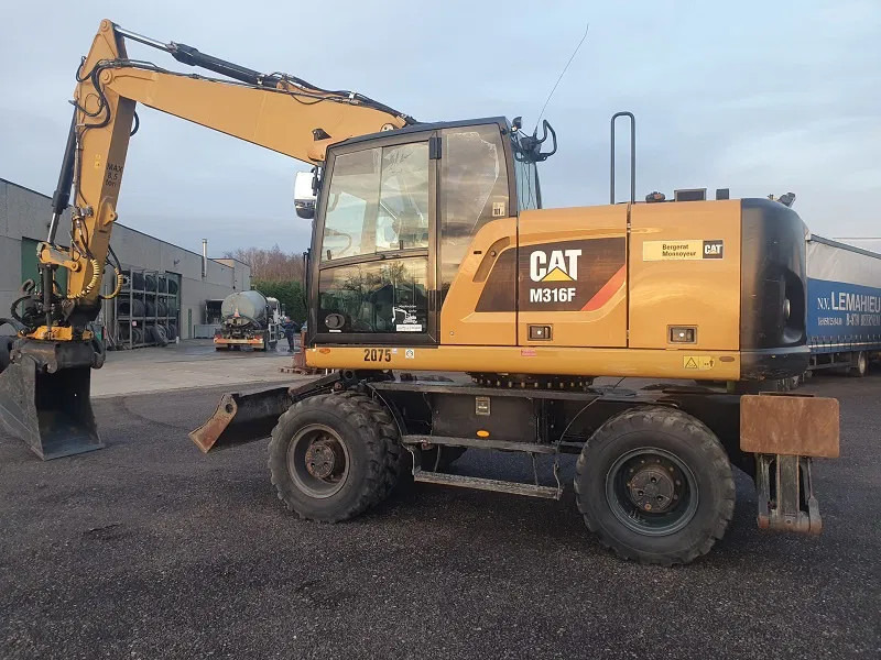 Pelle sur pneus Caterpillar M316F: photos 8