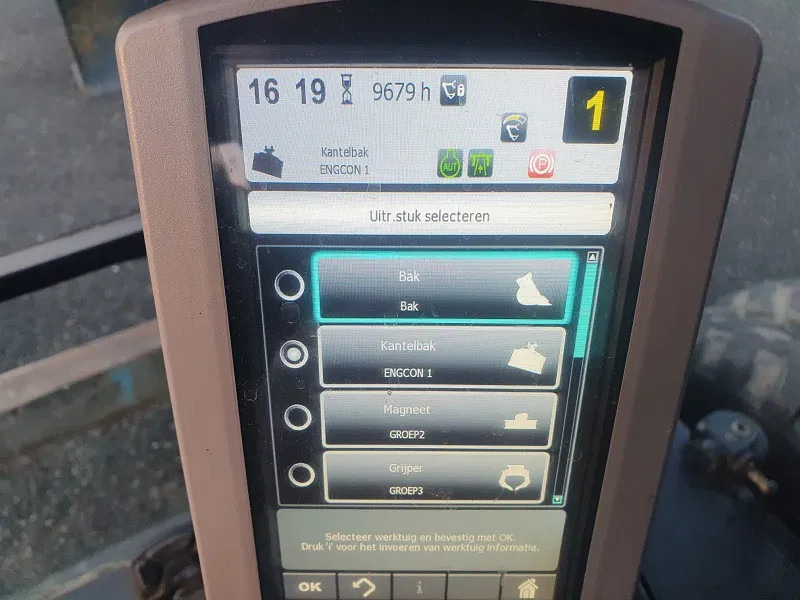 Pelle sur pneus Caterpillar M316F: photos 7