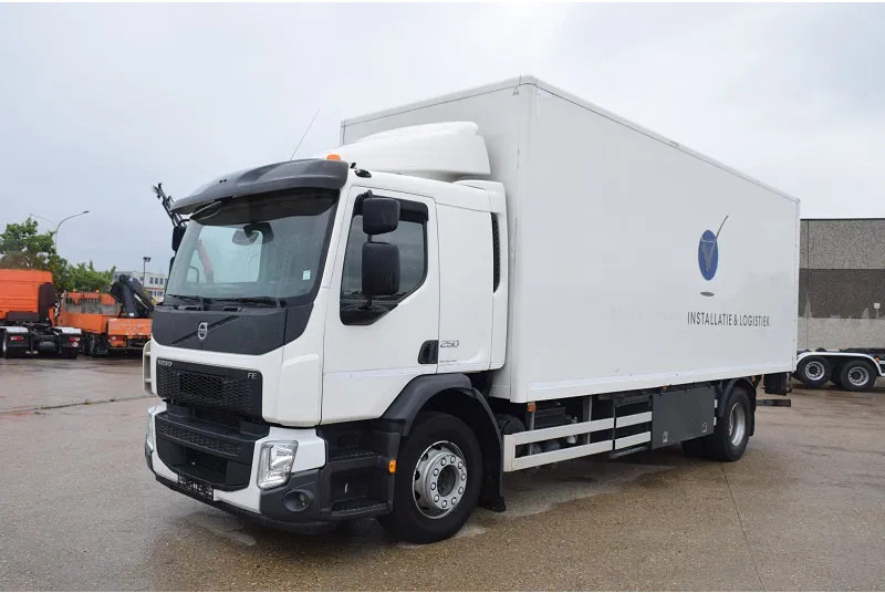 Volvo FE 250 - Camion fourgon: photos 1 Volvo FE 250 - Camion fourgon: photos 1
