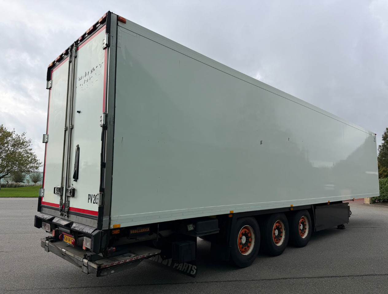 Krone SD Thermo King SLXe Spectrum BI Temp Flower Wide 270 CM High 2.000 KG Lift Disc Brakes NL Trailer - Semi-remorque frigorifique: photos 5 Krone SD Thermo King SLXe Spectrum BI Temp Flower Wide 270 CM High 2.000 KG Lift Disc Brakes NL Trailer - Semi-remorque frigorifique: photos 5