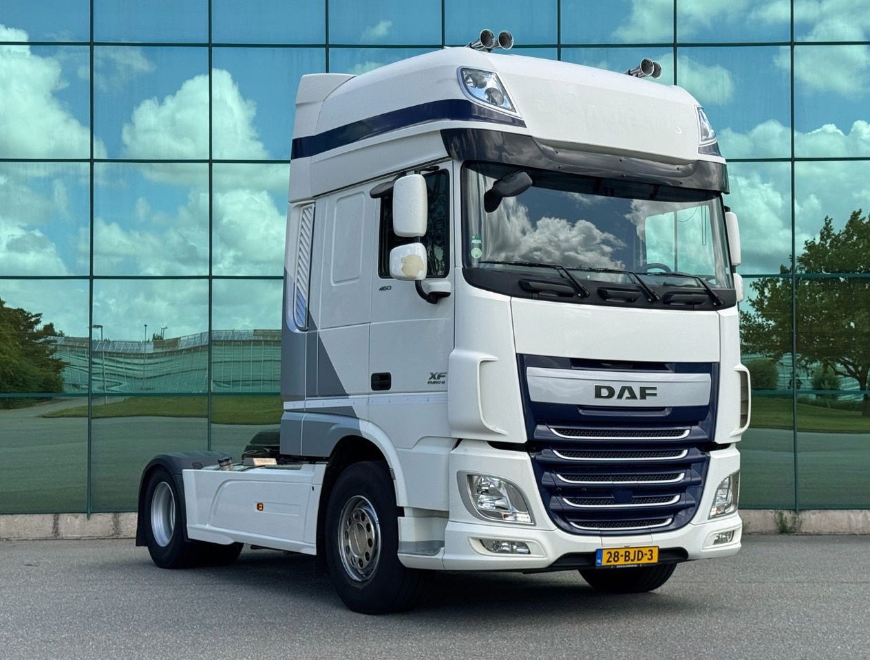 DAF XF 460 FT SSC 2x Tanks 685.000 KM Super Condition NL Truck 3 Pieces IN Stock - Tracteur routier: photos 5 DAF XF 460 FT SSC 2x Tanks 685.000 KM Super Condition NL Truck 3 Pieces IN Stock - Tracteur routier: photos 5