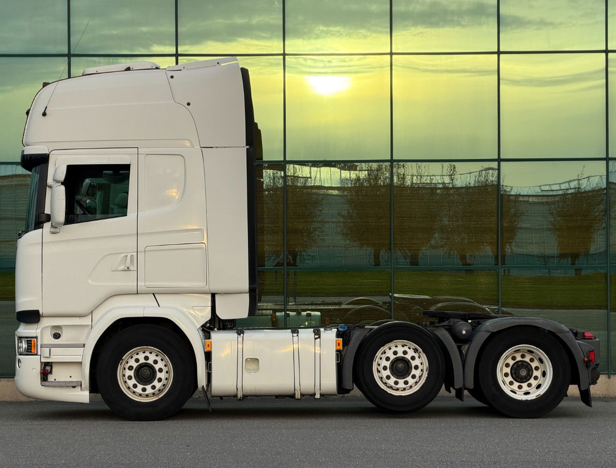 Scania R450 Topline 6X2 Twinsteer Retarder 2X Tanks Park Cooling TOP Condition - Tracteur routier: photos 2 Scania R450 Topline 6X2 Twinsteer Retarder 2X Tanks Park Cooling TOP Condition - Tracteur routier: photos 2