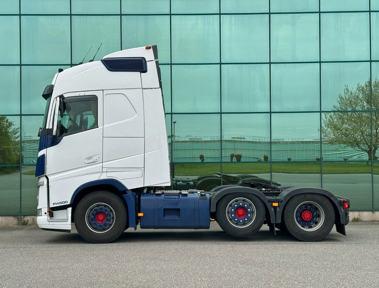 Volvo FH Globetrotter 6X2 701.000 KM Super Condition NL Truck - Tracteur routier: photos 2 Volvo FH Globetrotter 6X2 701.000 KM Super Condition NL Truck - Tracteur routier: photos 2