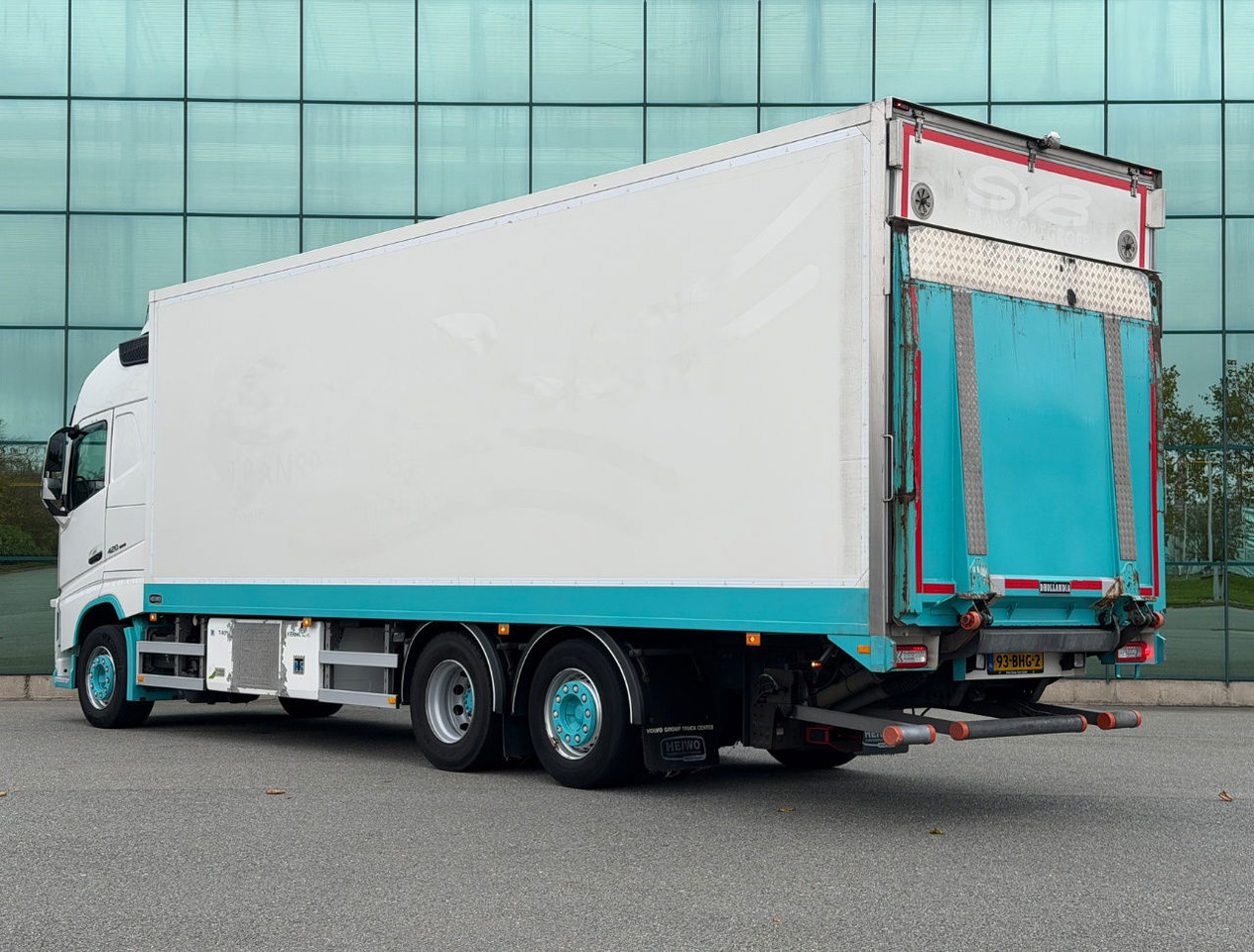 Volvo FH 420 6X2 Globetrotter Heiwo BOX 875 x 250 x 272 CM IN Thermo King T-800 490.000 KM TOP Condition NL Truck - Camion frigorifique: photos 3 Volvo FH 420 6X2 Globetrotter Heiwo BOX 875 x 250 x 272 CM IN Thermo King T-800 490.000 KM TOP Condition NL Truck - Camion frigorifique: photos 3