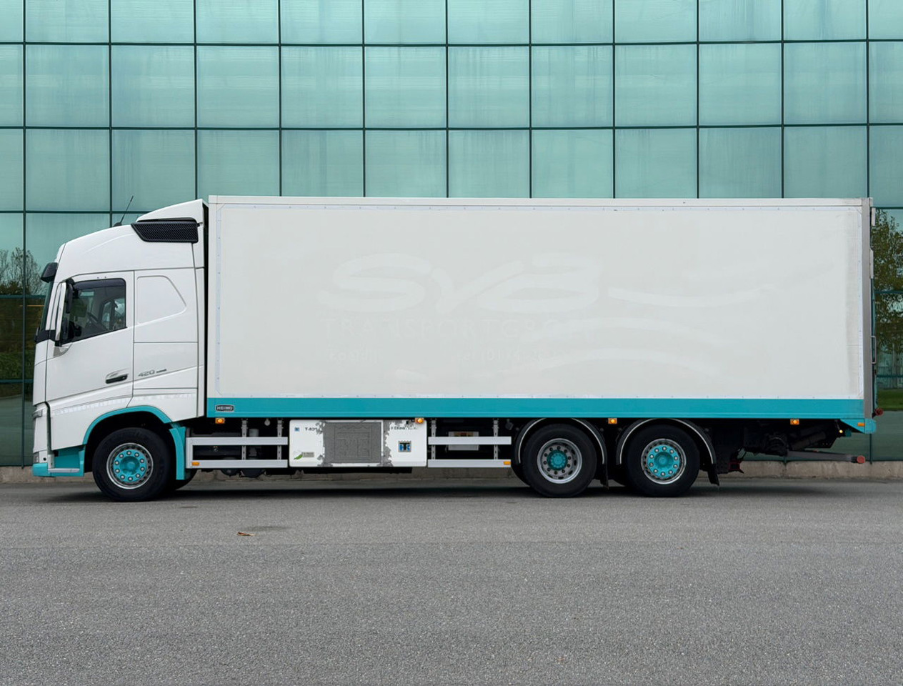 Volvo FH 420 6X2 Globetrotter Heiwo BOX 875 x 250 x 272 CM IN Thermo King T-800 490.000 KM TOP Condition NL Truck - Camion frigorifique: photos 2 Volvo FH 420 6X2 Globetrotter Heiwo BOX 875 x 250 x 272 CM IN Thermo King T-800 490.000 KM TOP Condition NL Truck - Camion frigorifique: photos 2