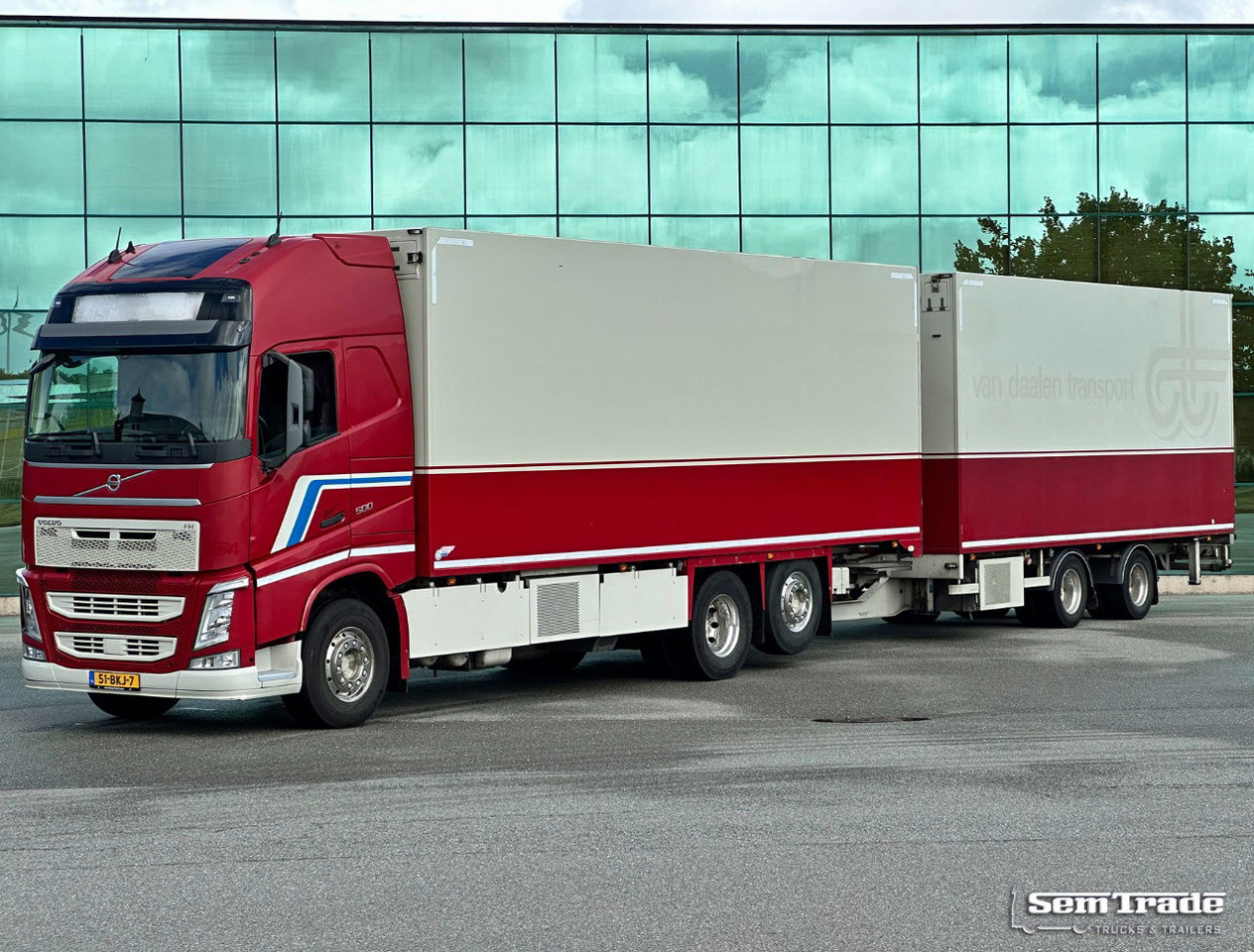 Volvo FH 500 I-Park Cool VAN Beurden Isolated Boxes Tail Lift TRS CoolING TOP Condition Holland-Combi - Camion frigorifique: photos 1 Volvo FH 500 I-Park Cool VAN Beurden Isolated Boxes Tail Lift TRS CoolING TOP Condition Holland-Combi - Camion frigorifique: photos 1