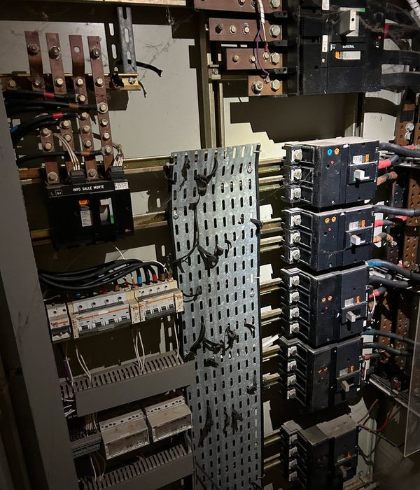 Armoires electriques completes ou nue - Matériel industriel: photos 1 Armoires electriques completes ou nue - Matériel industriel: photos 1