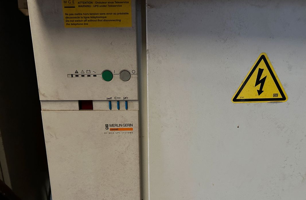 Chargeurs de batteries de traction pour elevateurs , transpalettes , gerbeurs electriques - Matériel industriel: photos 1 Chargeurs de batteries de traction pour elevateurs , transpalettes , gerbeurs electriques - Matériel industriel: photos 1