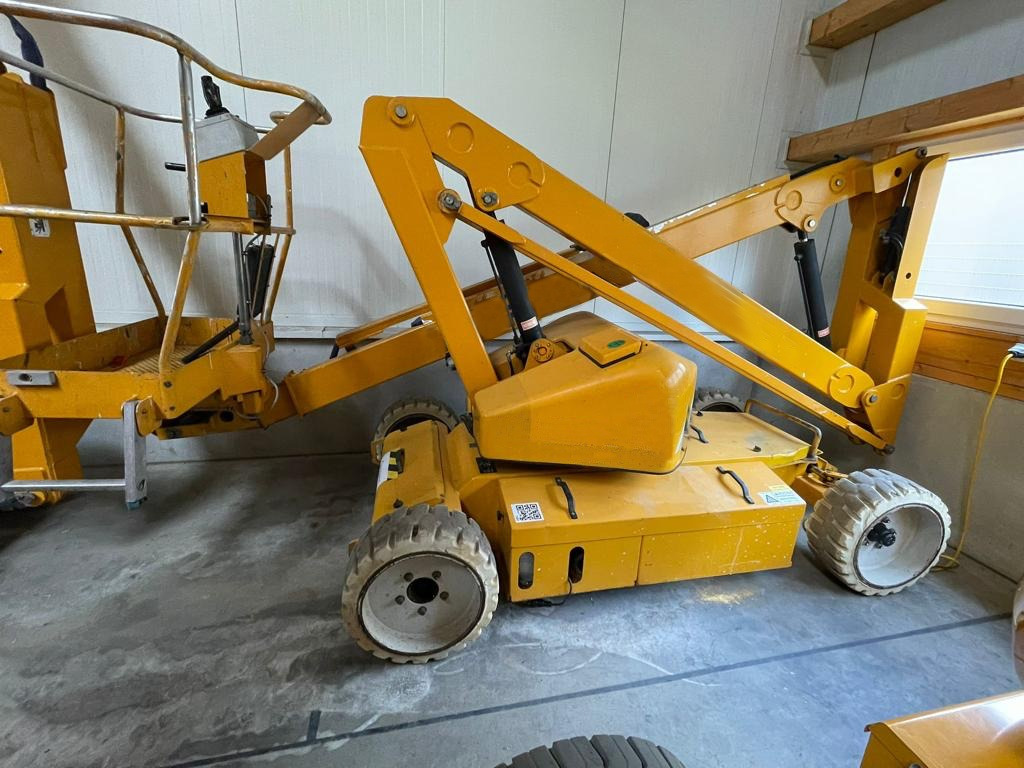 UPRIGHT AB38 / defect - Nacelle articulée: photos 2 UPRIGHT AB38 / defect - Nacelle articulée: photos 2