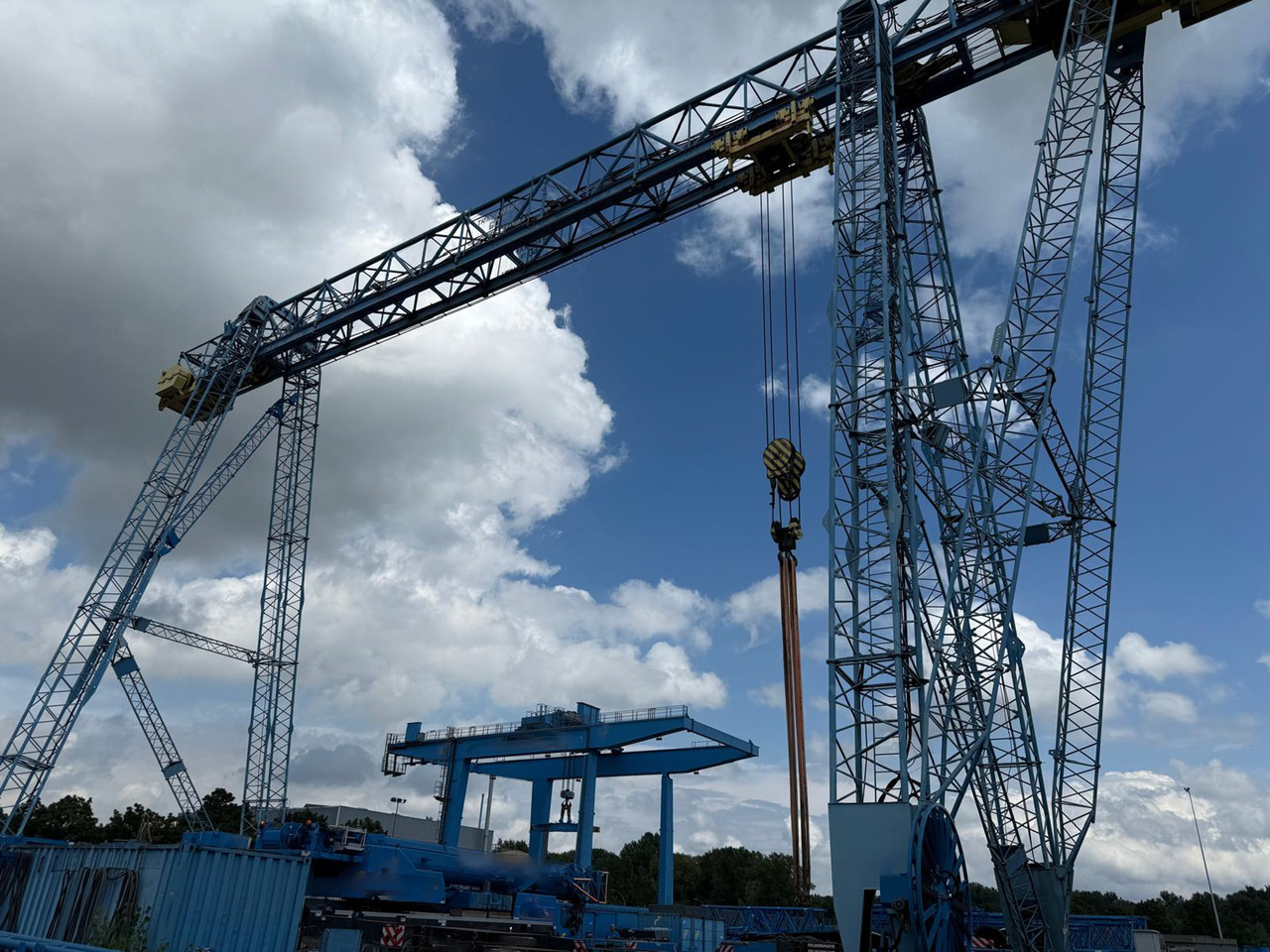 Voest Alpine P22 - Portique de manutention: photos 2 Voest Alpine P22 - Portique de manutention: photos 2