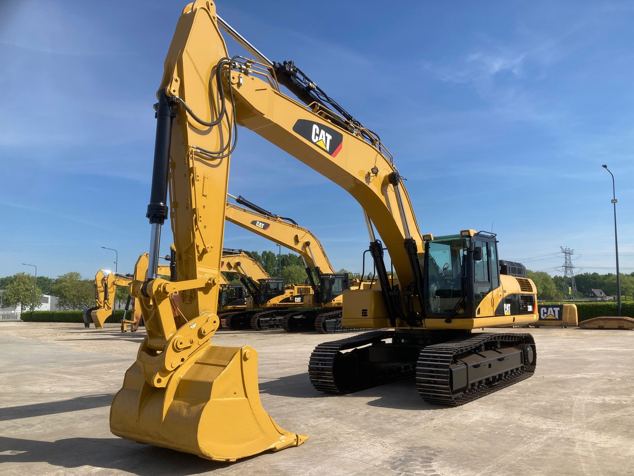Caterpillar 330DL - Pelle sur chenille: photos 3 Caterpillar 330DL - Pelle sur chenille: photos 3
