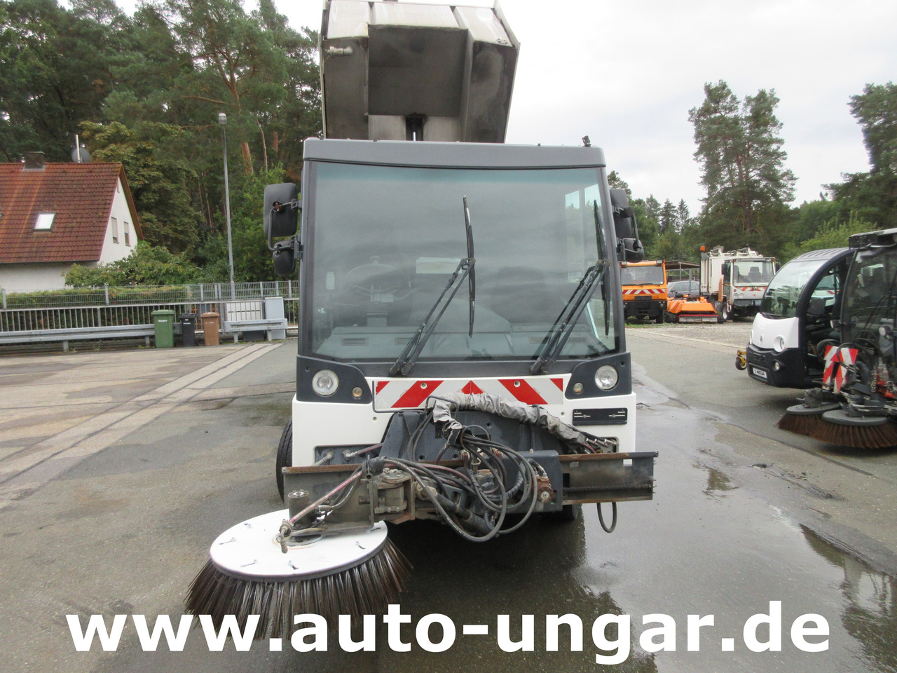 Aebi MFH 5500 Baujahr 2012 Euro 5 Kehrmaschine mit Hochentleerung - Balayeuse de voirie: photos 2 Aebi MFH 5500 Baujahr 2012 Euro 5 Kehrmaschine mit Hochentleerung - Balayeuse de voirie: photos 2