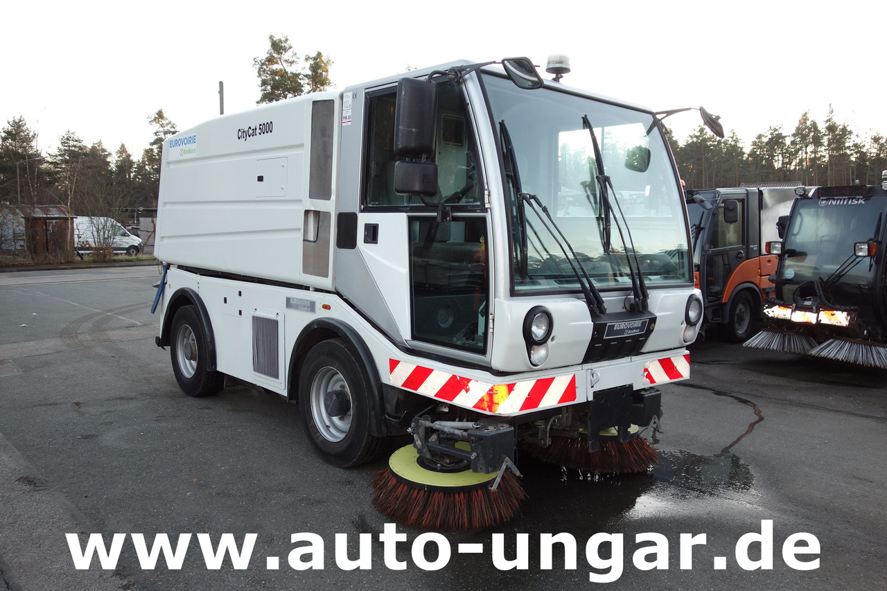 Bucher CityCat CC5000 RosRoca Kehrmaschine 4-Rad Lenkung Euro 5 - Balayeuse de voirie: photos 1 Bucher CityCat CC5000 RosRoca Kehrmaschine 4-Rad Lenkung Euro 5 - Balayeuse de voirie: photos 1