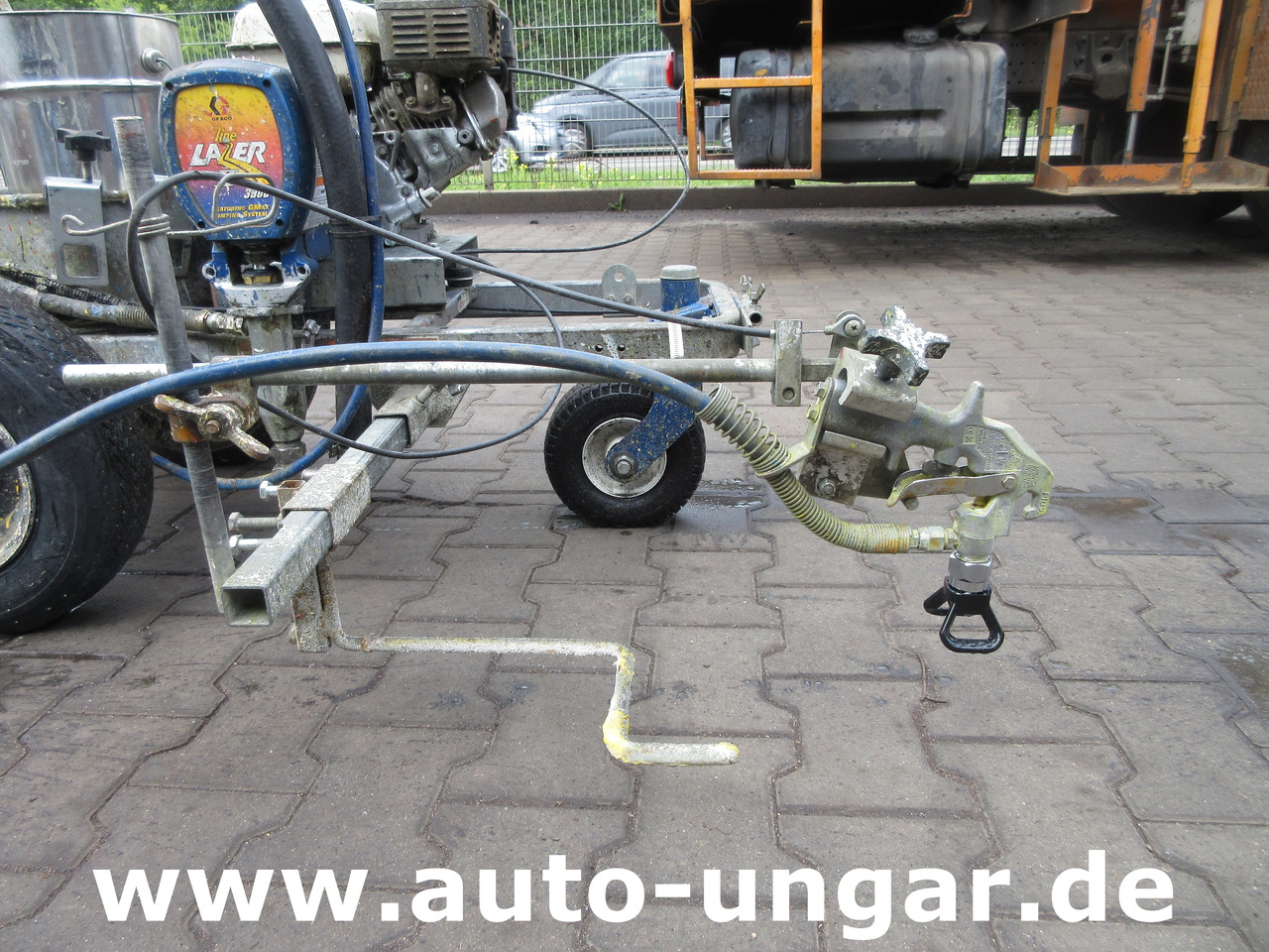 Graco LineLazer II 3900 Airless Roadmarking Machine Hofmann Markiermaschine - Travaux routiers: photos 2 Graco LineLazer II 3900 Airless Roadmarking Machine Hofmann Markiermaschine - Travaux routiers: photos 2