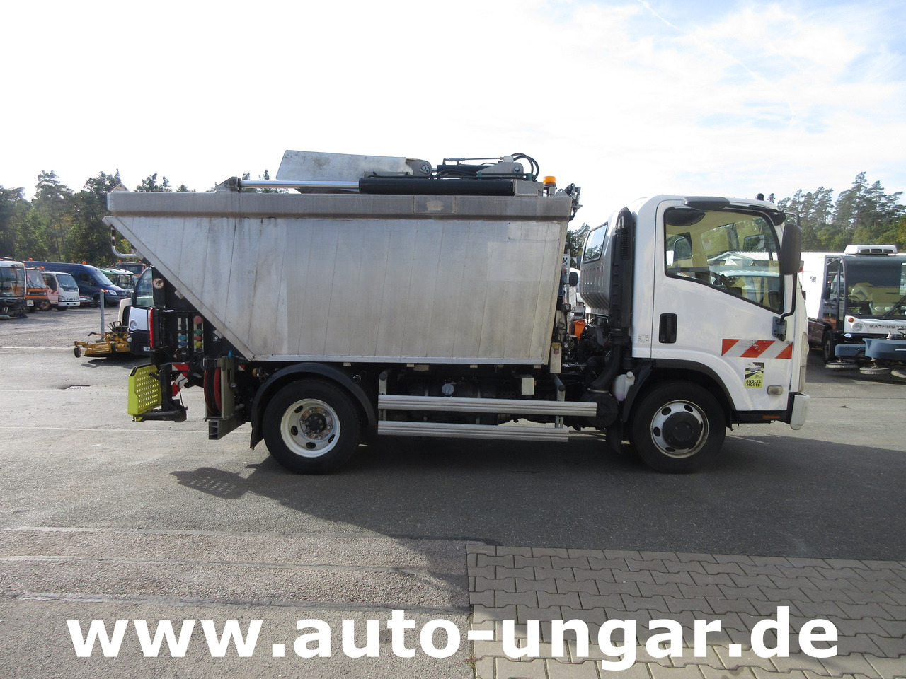 Isuzu NPR 75 Müllwagen Provence Benne - Faun Lifter Presse Kipper Trittbrett Bj 12 - Benne à ordures ménagères: photos 2 Isuzu NPR 75 Müllwagen Provence Benne - Faun Lifter Presse Kipper Trittbrett Bj 12 - Benne à ordures ménagères: photos 2