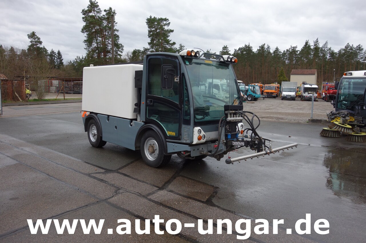 Boschung L3 Schwemmfahrzeug 4-Rad Lenkung Motorschaden - Véhicule de voirie/ Spécial: photos 4 Boschung L3 Schwemmfahrzeug 4-Rad Lenkung Motorschaden - Véhicule de voirie/ Spécial: photos 4