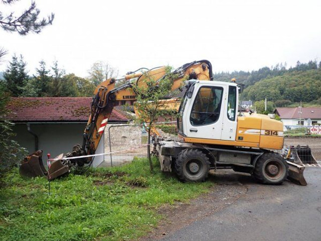 Liebherr A 314 - Pelle sur pneus: photos 2 Liebherr A 314 - Pelle sur pneus: photos 2