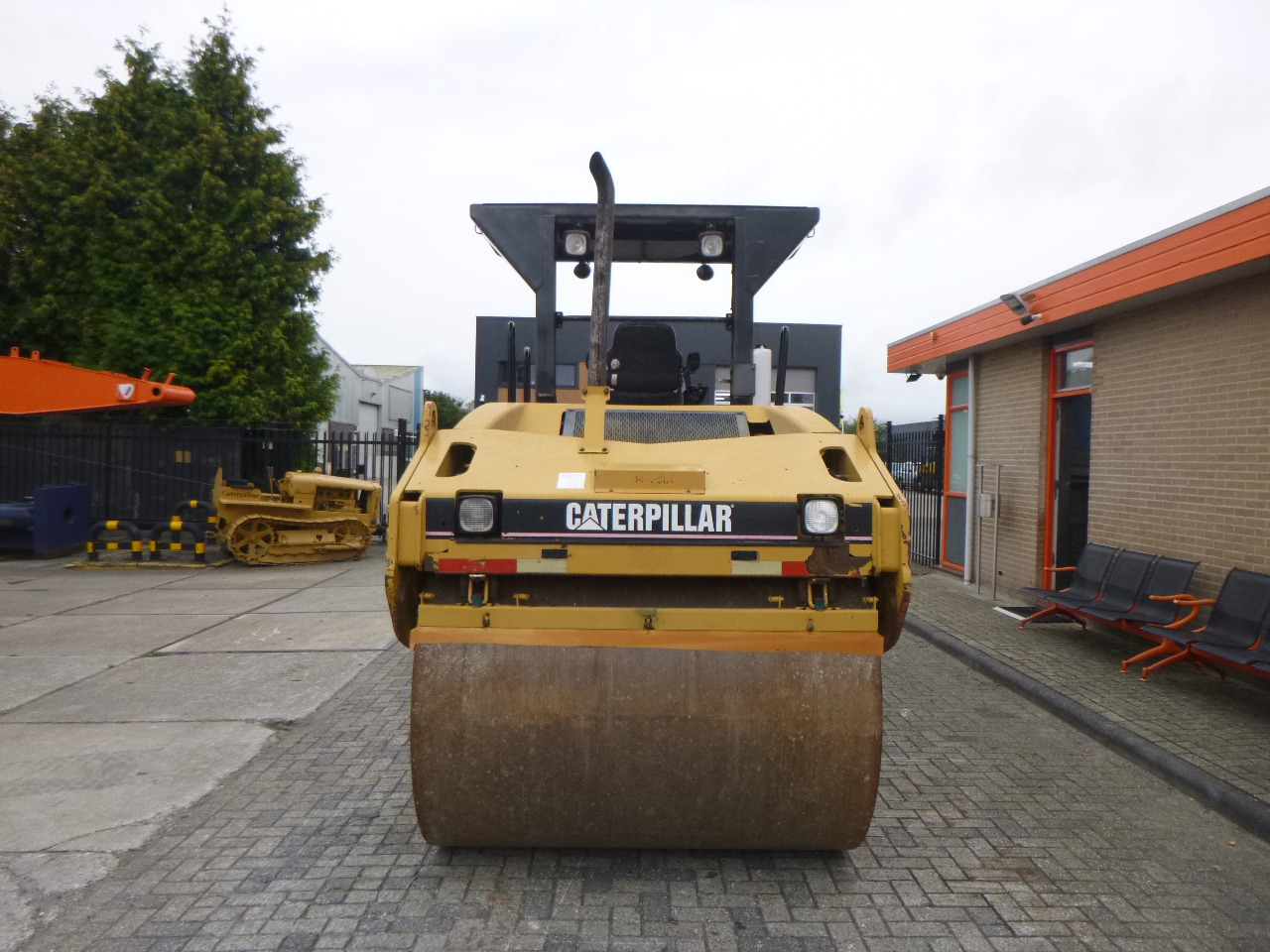 CATERPILLAR CB-534D - Rouleau compresseur: photos 4 CATERPILLAR CB-534D - Rouleau compresseur: photos 4