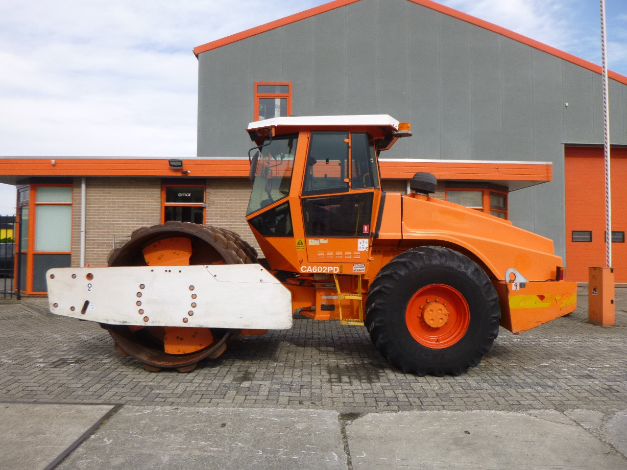 DYNAPAC CA602PD - Compacteur à pieds de mouton/ Monocylindre: photos 1 DYNAPAC CA602PD - Compacteur à pieds de mouton/ Monocylindre: photos 1