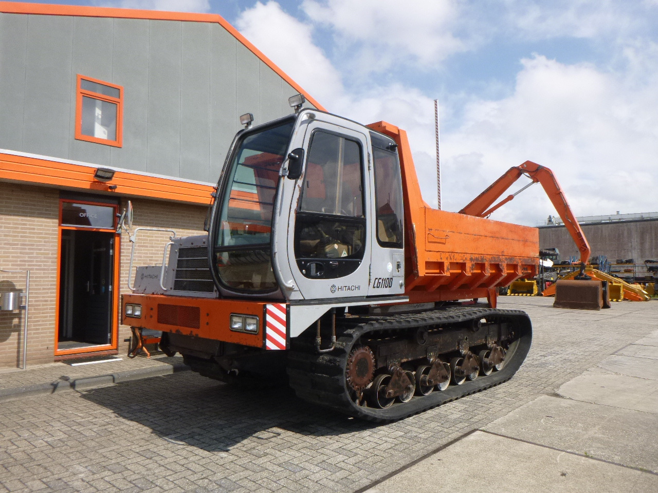 HITACHI CG110D-SC - Tombereau sur chenilles: photos 2 HITACHI CG110D-SC - Tombereau sur chenilles: photos 2