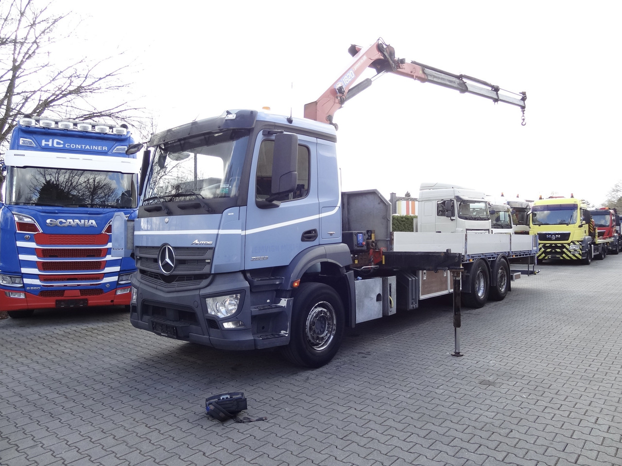 Mercedes-Benz Actros 2533 6X2 HMF 1820 Langmaterial - Camion plateau, Camion grue: photos 1 Mercedes-Benz Actros 2533 6X2 HMF 1820 Langmaterial - Camion plateau, Camion grue: photos 1