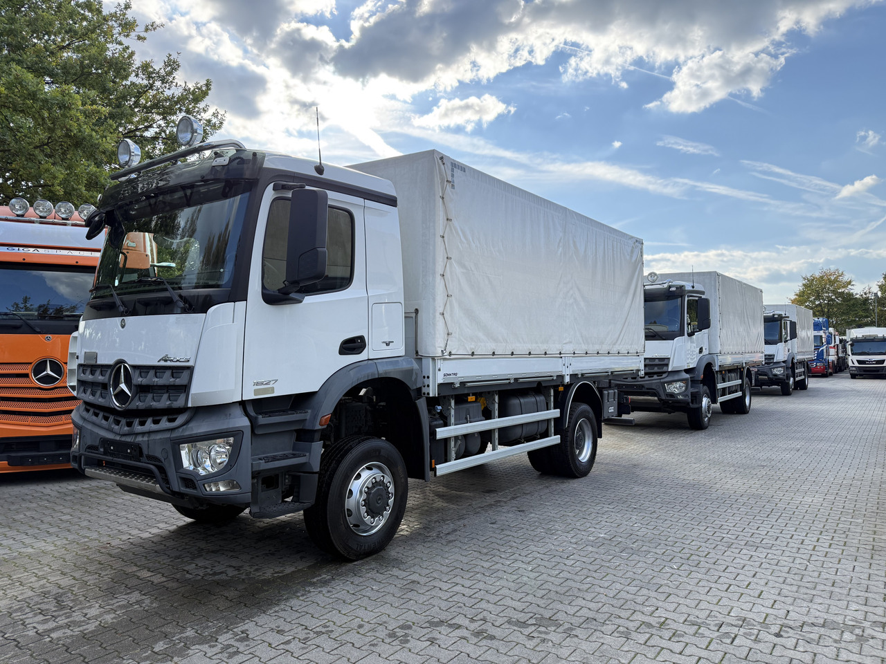 Mercedes-Benz Arocs 1827 AK 4X4 Ex- - Camion à rideaux coulissants: photos 1 Mercedes-Benz Arocs 1827 AK 4X4 Ex- - Camion à rideaux coulissants: photos 1