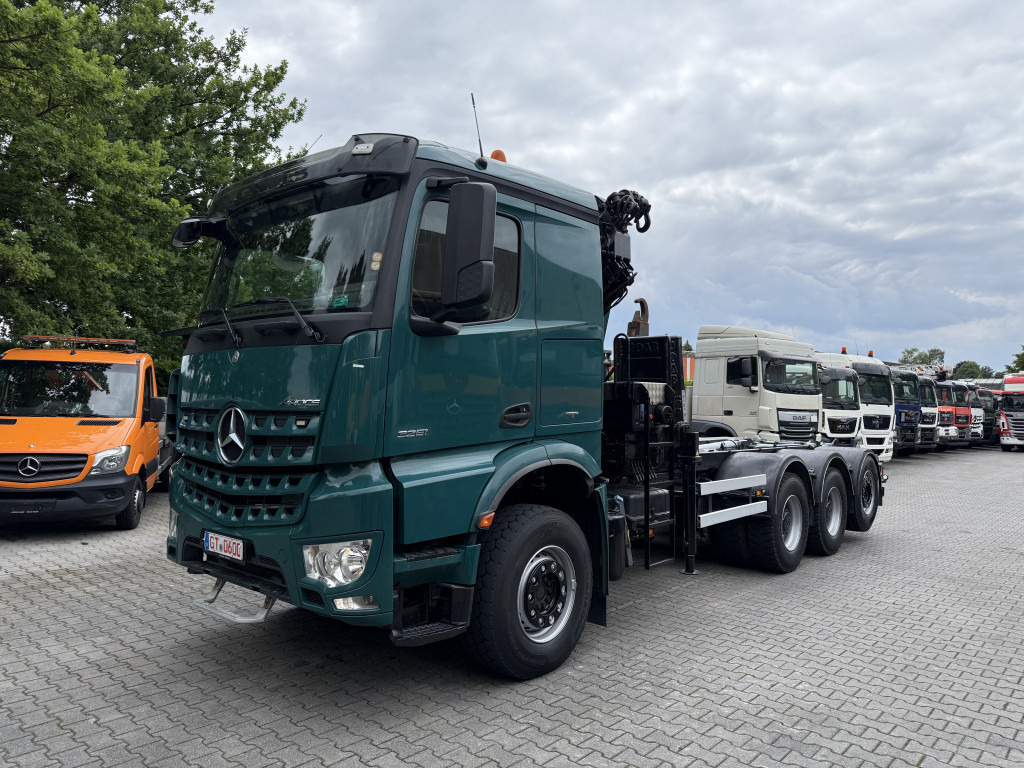 Mercedes-Benz Arocs 3251 8X4 Haken mit Kran HMF 2620 K5 - Camion ampliroll, Camion grue: photos 1 Mercedes-Benz Arocs 3251 8X4 Haken mit Kran HMF 2620 K5 - Camion ampliroll, Camion grue: photos 1