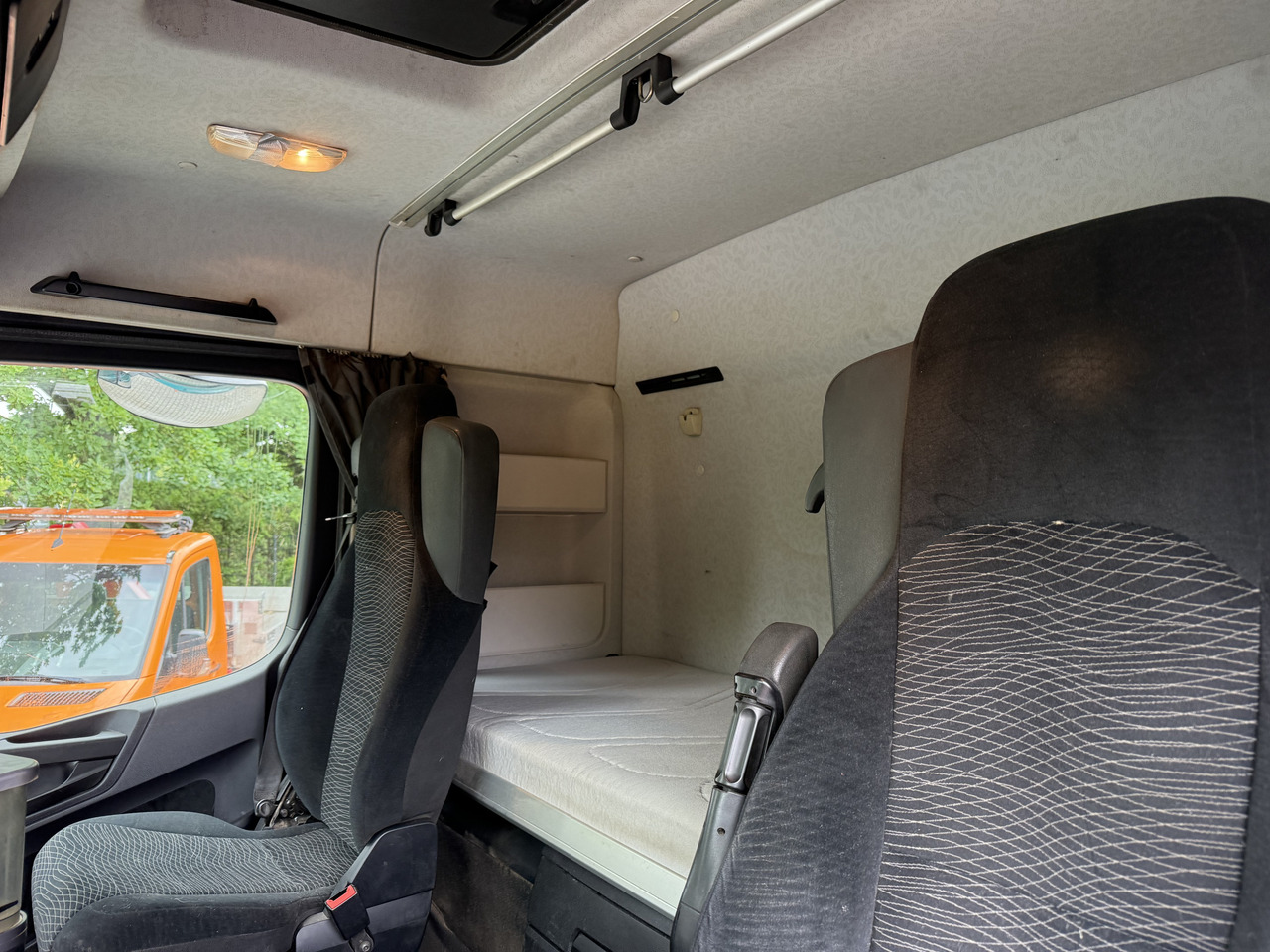 Mercedes-Benz Arocs 3251 8X4 Haken mit Kran HMF 2620 K5 - Camion ampliroll, Camion grue: photos 4 Mercedes-Benz Arocs 3251 8X4 Haken mit Kran HMF 2620 K5 - Camion ampliroll, Camion grue: photos 4