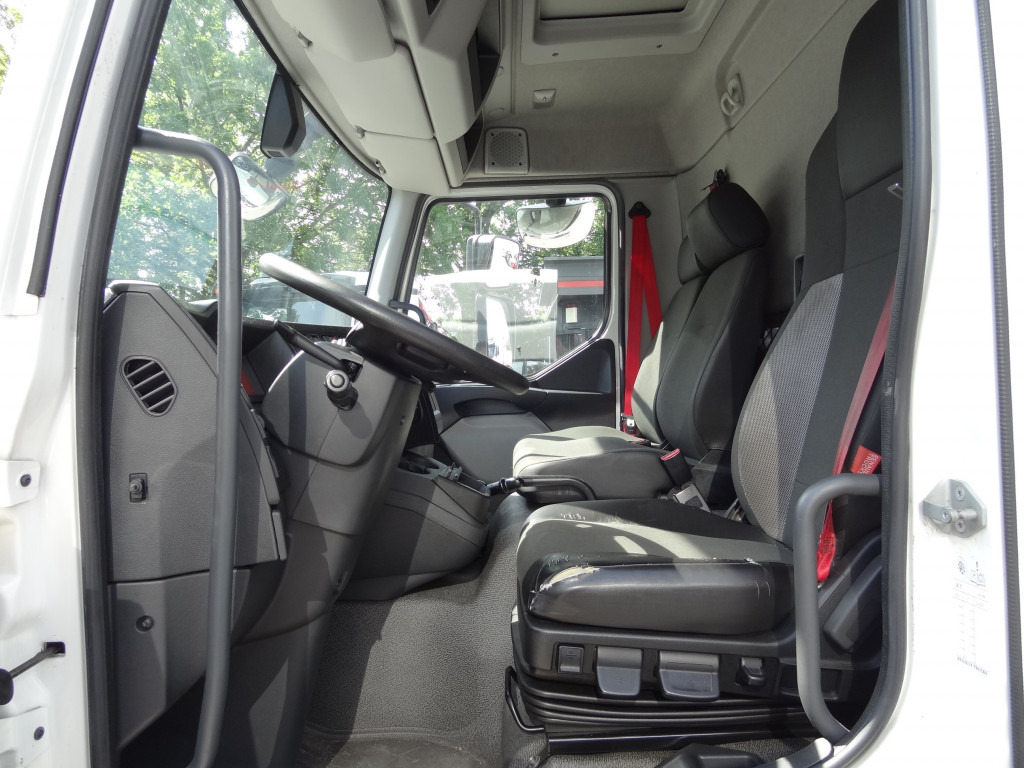 Renault D10.210 6m Koffer - Camion fourgon: photos 4 Renault D10.210 6m Koffer - Camion fourgon: photos 4