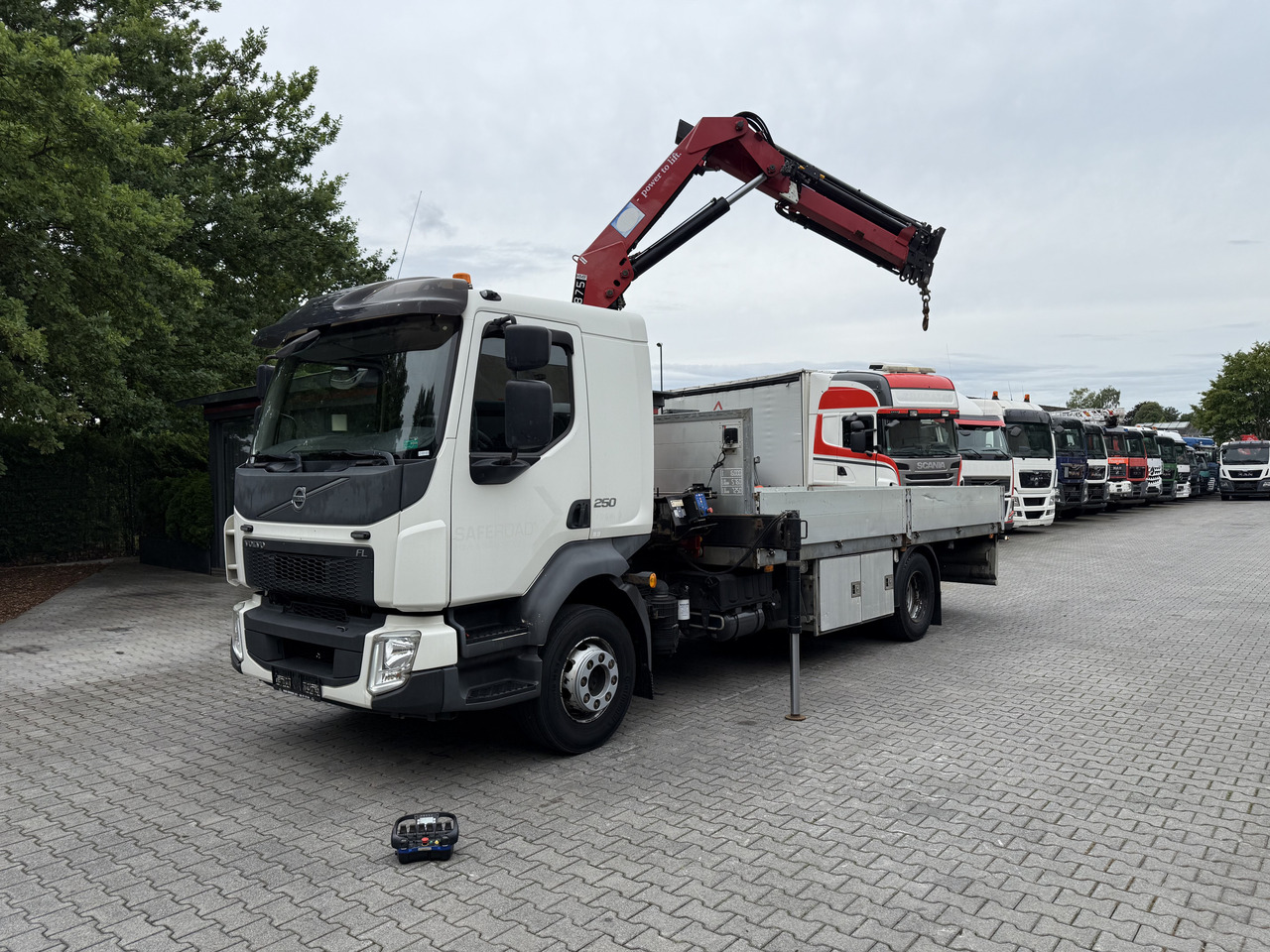 Volvo FL250.16 HMF 875 K3 - Camion grue: photos 1 Volvo FL250.16 HMF 875 K3 - Camion grue: photos 1