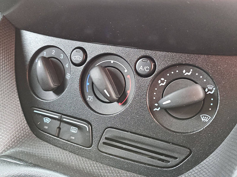 Fourgon grand volume Ford Transit Connect  L1 Navi 3-Zits Euro6: photos 9