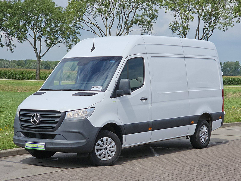 Mercedes-Benz Sprinter 317 L2H2 Mbux Airco - Fourgon utilitaire: photos 2 Mercedes-Benz Sprinter 317 L2H2 Mbux Airco - Fourgon utilitaire: photos 2