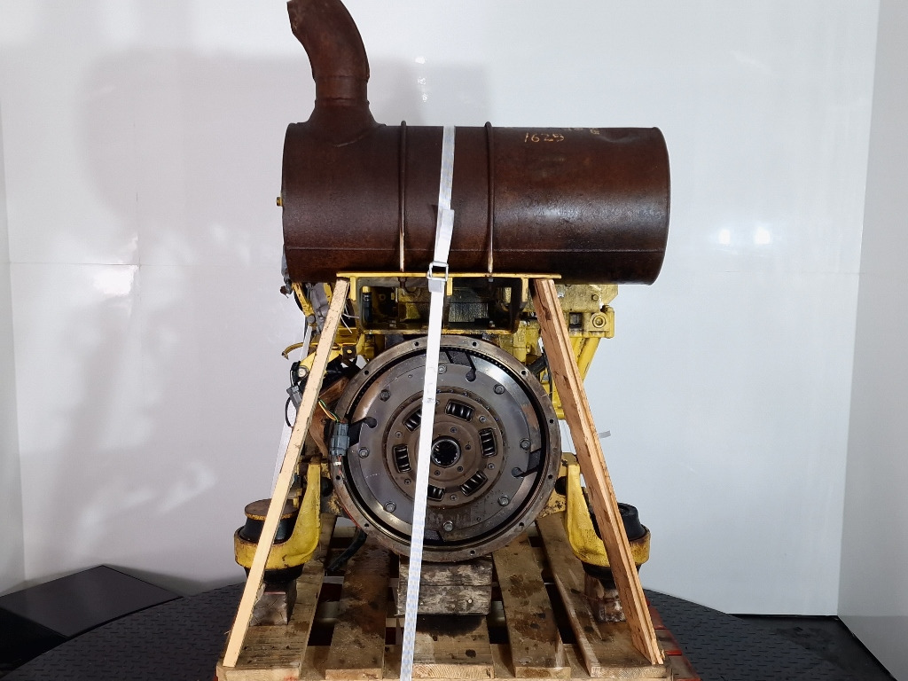 Komatsu SA6D95L-1 - Moteur pour Engins de chantier: photos 2 Komatsu SA6D95L-1 - Moteur pour Engins de chantier: photos 2