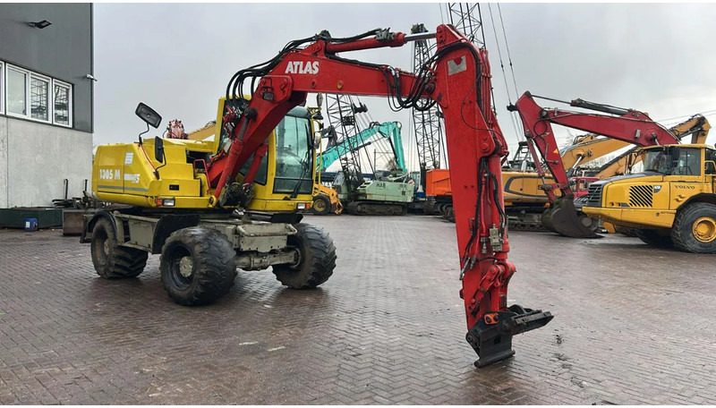 Atlas 1305 - Pelle sur pneus: photos 2 Atlas 1305 - Pelle sur pneus: photos 2
