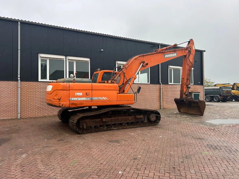 Doosan DX255LC - Pelle sur chenille: photos 3 Doosan DX255LC - Pelle sur chenille: photos 3