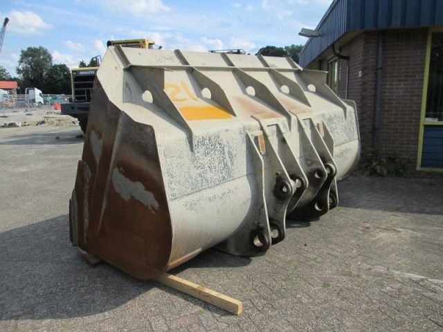 Hyundai HL 780-7A - Godet pour Engins de chantier: photos 2 Hyundai HL 780-7A - Godet pour Engins de chantier: photos 2