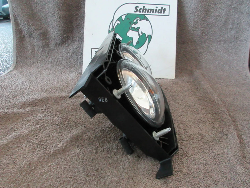 DAF 1725272 // 1725270 // 1725271 // 1725273 MISTLAMP NIEUWE LINKS & RECHTS DAF XF CF LF EURO 5 - Feu anti-brouillard pour Camion: photos 2 DAF 1725272 // 1725270 // 1725271 // 1725273 MISTLAMP NIEUWE LINKS & RECHTS DAF XF CF LF EURO 5 - Feu anti-brouillard pour Camion: photos 2