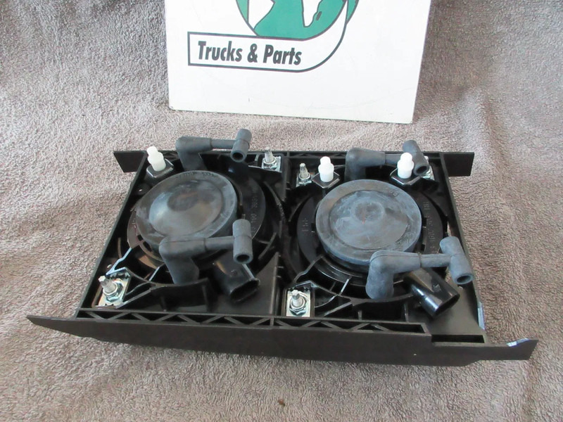 DAF 1725272 // 1725270 // 1725271 // 1725273 MISTLAMP NIEUWE LINKS & RECHTS DAF XF CF LF EURO 5 - Feu anti-brouillard pour Camion: photos 5 DAF 1725272 // 1725270 // 1725271 // 1725273 MISTLAMP NIEUWE LINKS & RECHTS DAF XF CF LF EURO 5 - Feu anti-brouillard pour Camion: photos 5