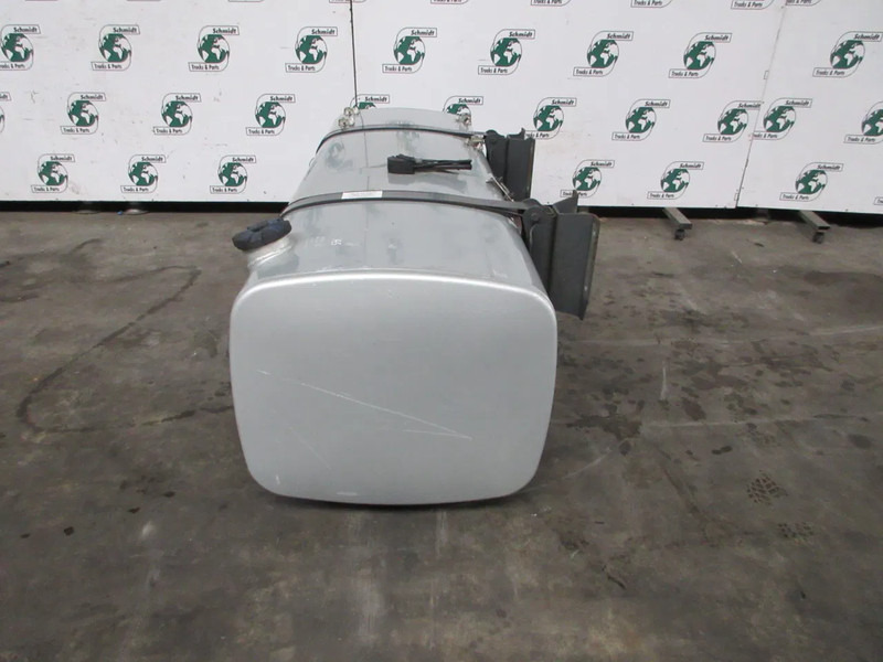 DAF 1945569 DIELESTANK 690 LITER DAF XF CF EURO 6 - Réservoir de carburant pour Camion: photos 2 DAF 1945569 DIELESTANK 690 LITER DAF XF CF EURO 6 - Réservoir de carburant pour Camion: photos 2
