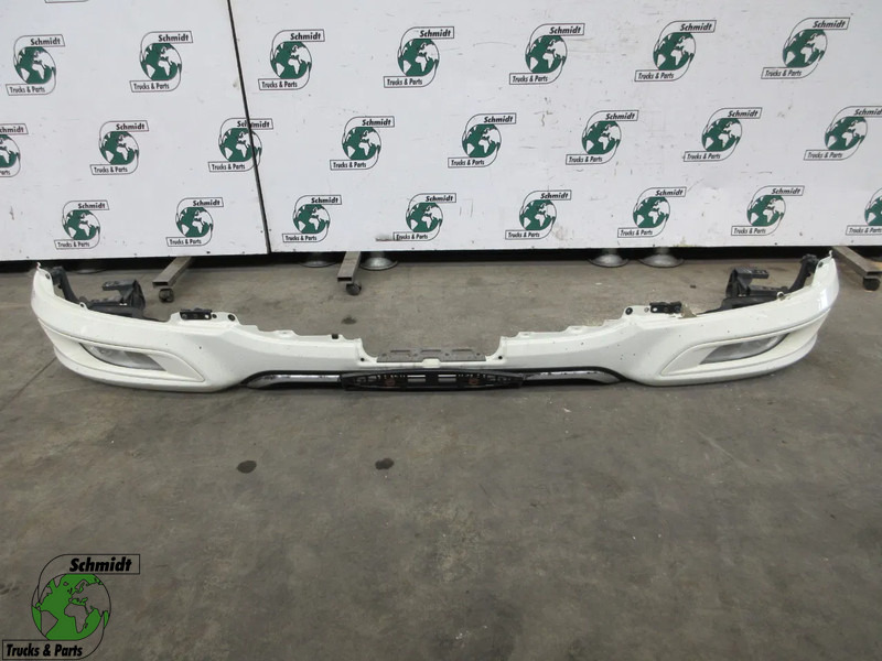 DAF 1953385 // 2032701 // 2032702 BUMPER MET MISTLAMP DAF XF 480 EURO 6 - Pare-chocs pour Camion: photos 1 DAF 1953385 // 2032701 // 2032702 BUMPER MET MISTLAMP DAF XF 480 EURO 6 - Pare-chocs pour Camion: photos 1