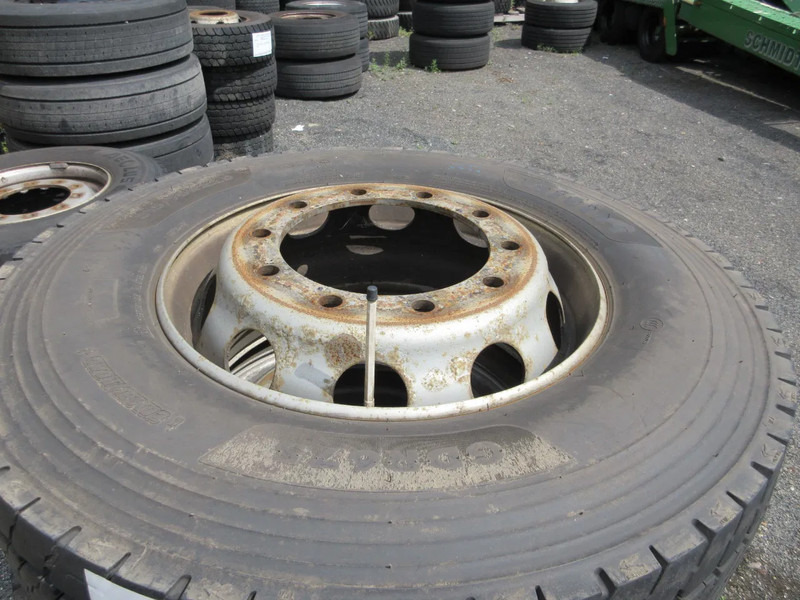 Goodyear 315/ 60 R 22.5 ACHTERBANDEN 4 X MET STAAL WIEL - Pneu pour Camion: photos 2 Goodyear 315/ 60 R 22.5 ACHTERBANDEN 4 X MET STAAL WIEL - Pneu pour Camion: photos 2