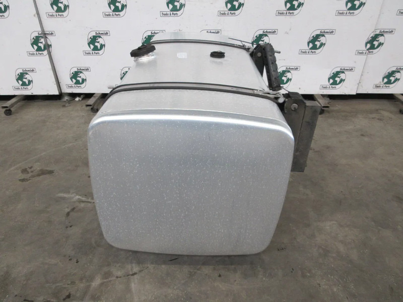 Iveco 5801330466 // 550 LITER IVECO S WAY MODEL 2023 - Réservoir de carburant pour Camion: photos 2 Iveco 5801330466 // 550 LITER IVECO S WAY MODEL 2023 - Réservoir de carburant pour Camion: photos 2