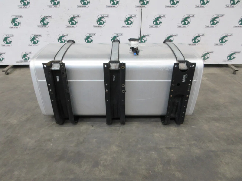 MAN 81.12201-5899// 81.12201-5876 DIESELTANK 710 LITER MAN MODEL 2021 - Réservoir de carburant pour Camion: photos 3 MAN 81.12201-5899// 81.12201-5876 DIESELTANK 710 LITER MAN MODEL 2021 - Réservoir de carburant pour Camion: photos 3