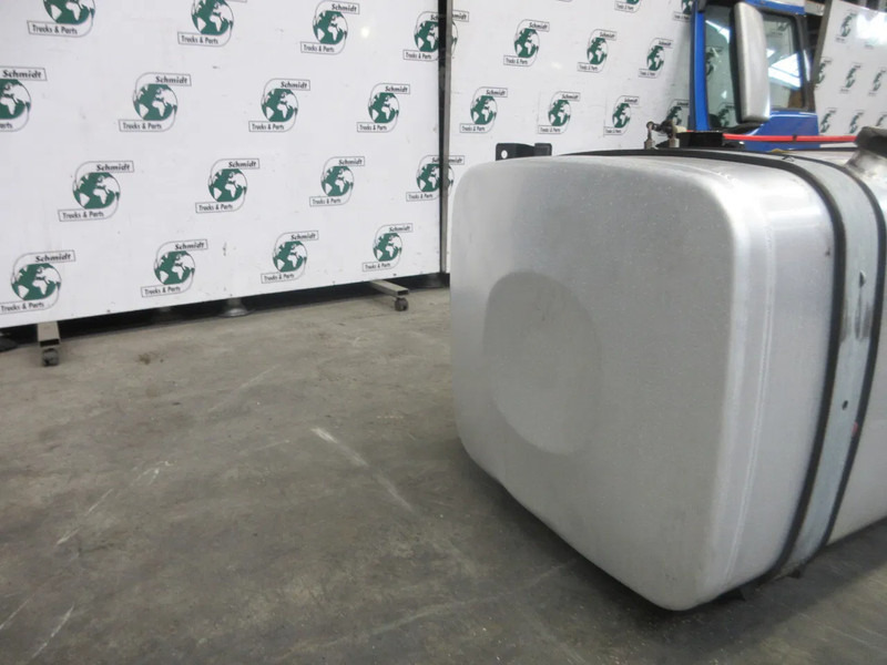 MAN 81.12201-6407 // 400 LITER MAN 26.320 EURO 6 MODEL 2016 - Réservoir de carburant pour Camion: photos 3 MAN 81.12201-6407 // 400 LITER MAN 26.320 EURO 6 MODEL 2016 - Réservoir de carburant pour Camion: photos 3