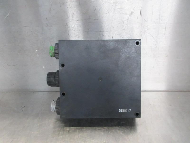 MAN 81.25935-6849 // 9533667 STEUERELTRONIK MAN 24.440 EURO 6 - Système électrique pour Camion: photos 3 MAN 81.25935-6849 // 9533667 STEUERELTRONIK MAN 24.440 EURO 6 - Système électrique pour Camion: photos 3